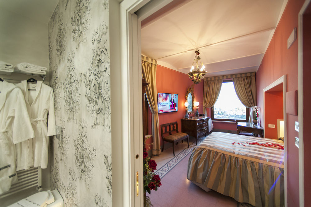 Residenza D'Epoca Palazzo Borghesi Bed & Breakfast Siena Luaran gambar